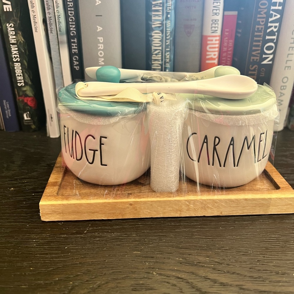 Rae Dunn fudge / caramel set